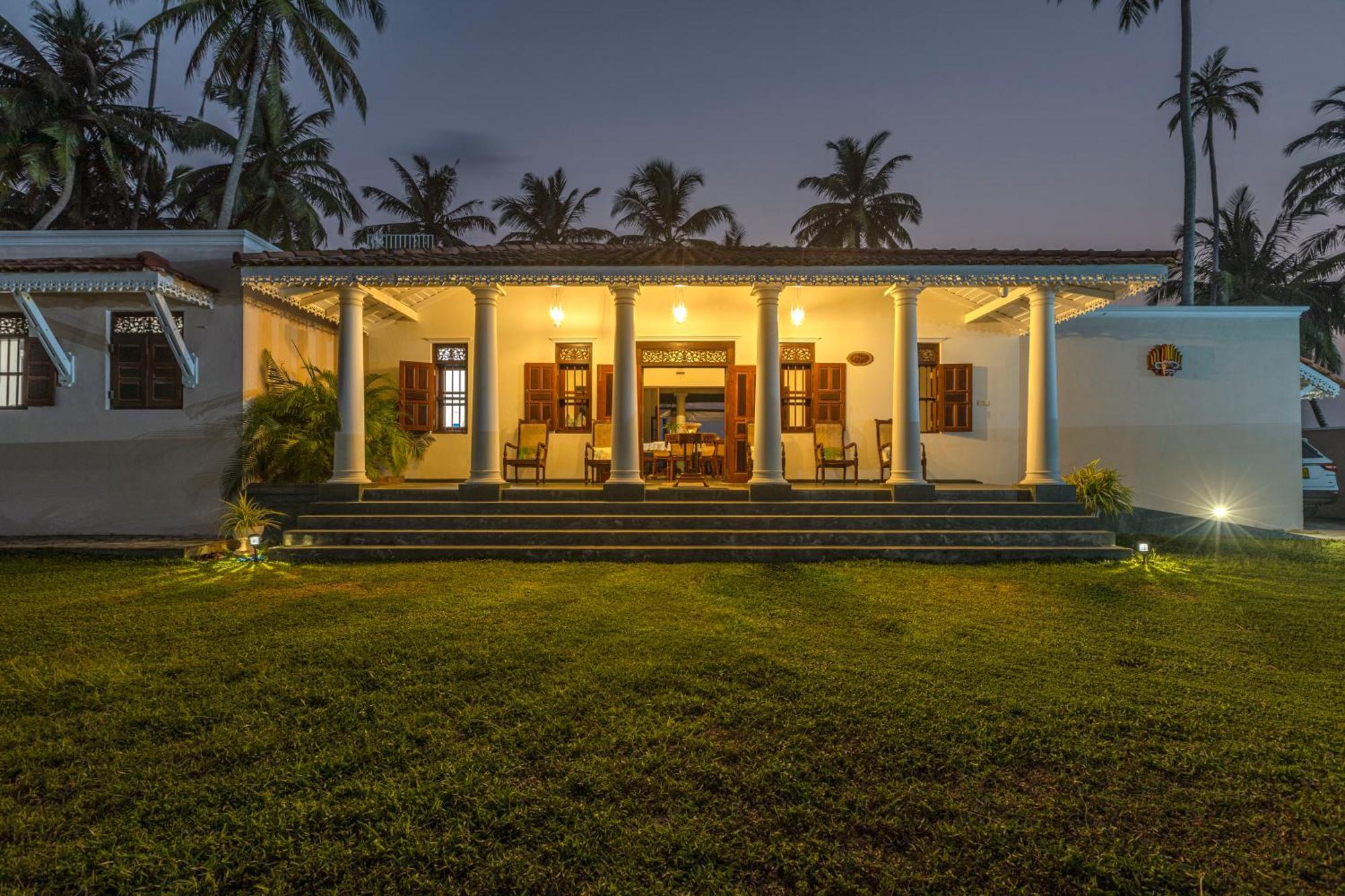 House By The Sea Hikka Hotel Hikkaduwa Eksteriør billede